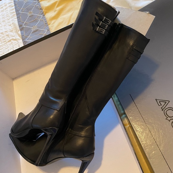 BRAND NEW Aquatalia boots with heel, in box. - Picture 3 of 5